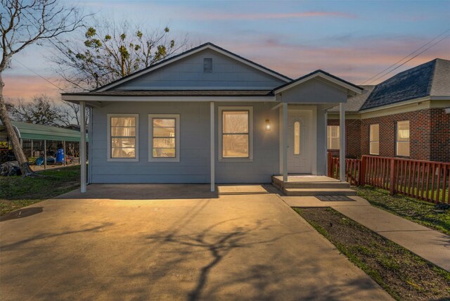 view of front of property with covered porch