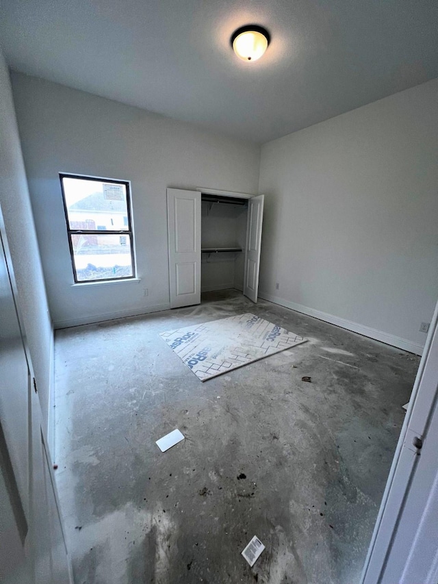 unfurnished bedroom featuring a closet