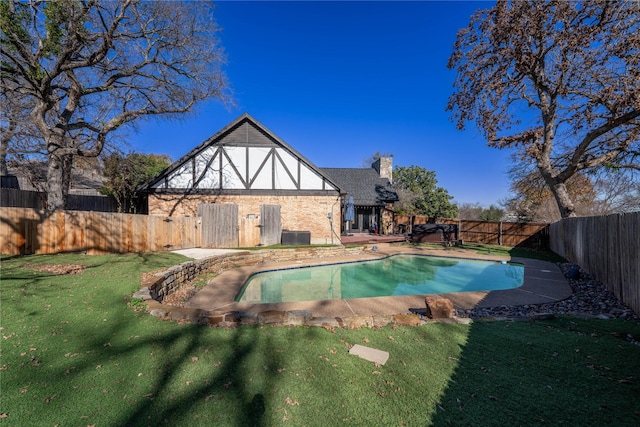 view of pool featuring a lawn