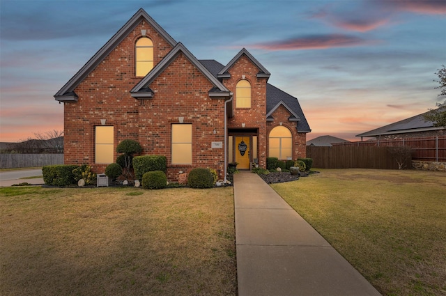 front of property featuring a lawn