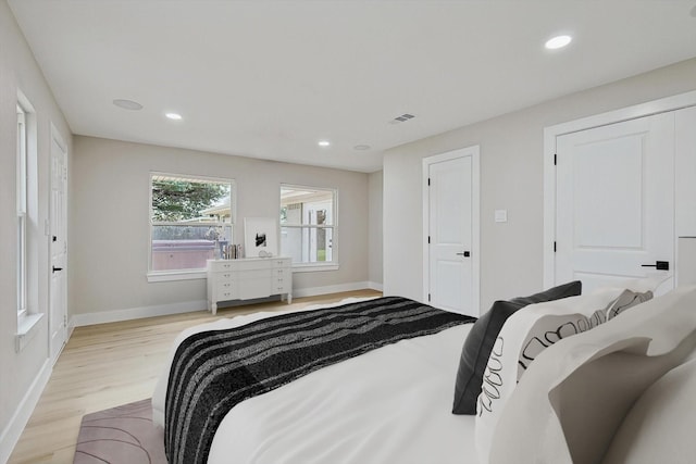 1016 Cavender Dr, Hurst, TX 76053 - bedroom featuring light wood-style floors, baseboards, recessed lighting, and visible vents