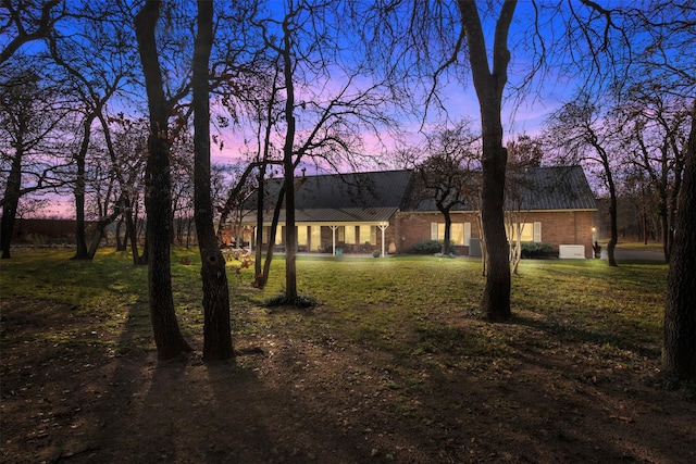 view of front of home featuring a yard