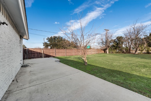 view of yard with a patio