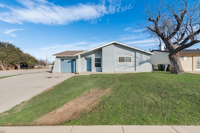 view of front of property featuring a front lawn and a garage