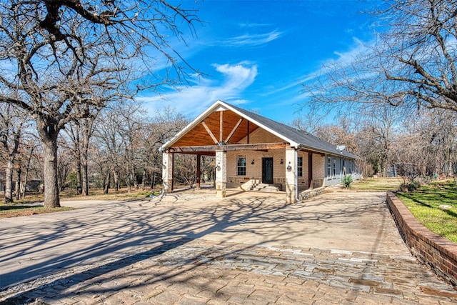 view of front of home with covered porch