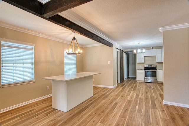 kitchen featuring stainless steel electric stove, white cabinetry, hanging light fixtures, light hardwood / wood-style flooring, and a barn door