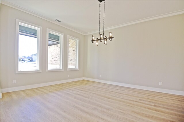 unfurnished room featuring light hardwood / wood-style flooring, ornamental molding, and a notable chandelier