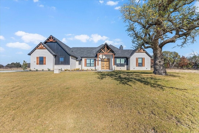 view of front of property with a front lawn