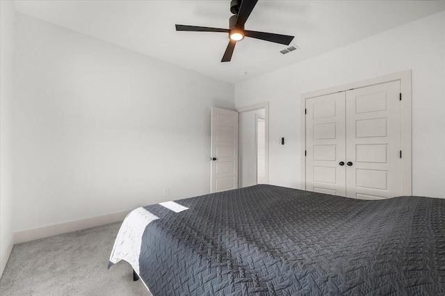 bedroom featuring carpet flooring, ceiling fan, and a closet