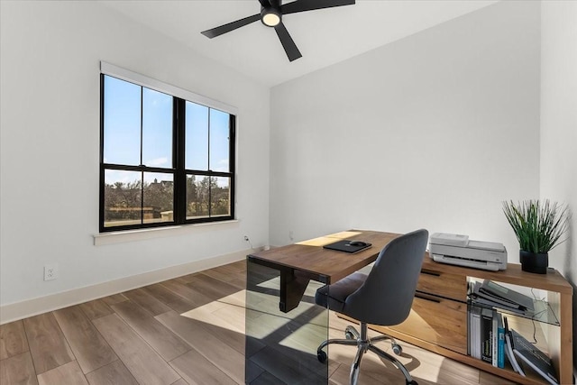 office area with ceiling fan