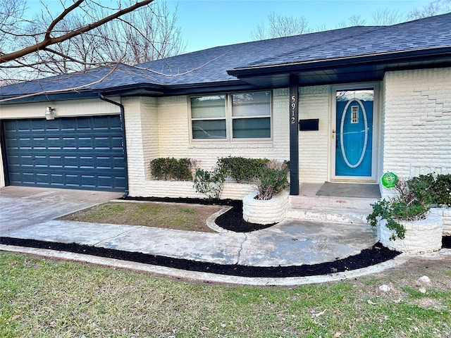 view of front facade with a garage