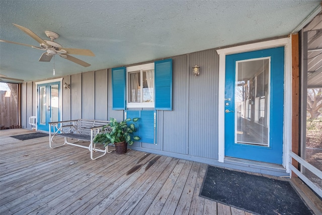 property entrance with ceiling fan and covered porch