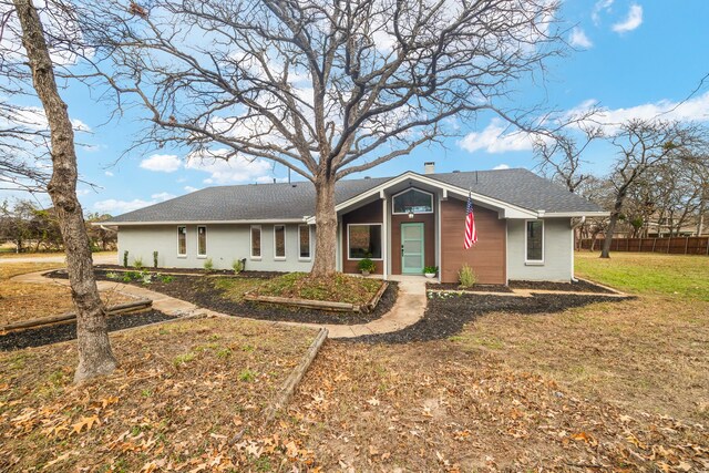 view of front of property with a front yard