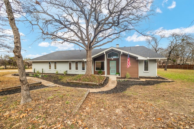 view of front of property with a front yard