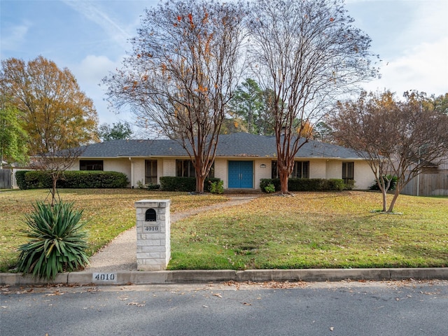 single story home featuring a front yard