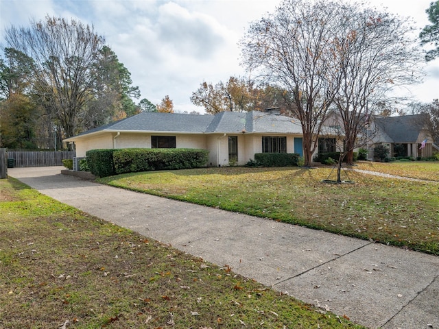 single story home with a front lawn