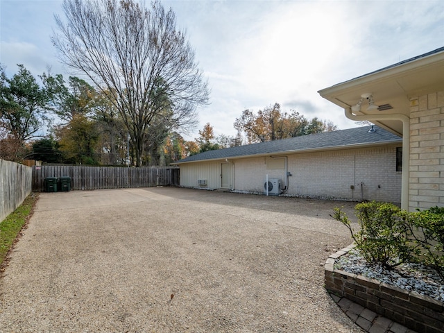 view of yard featuring a patio area