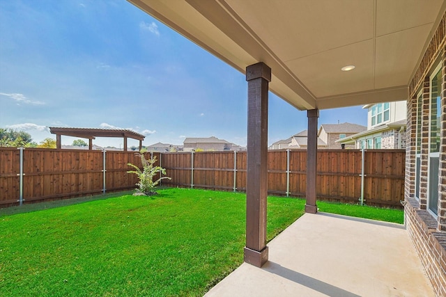 view of yard featuring a patio area