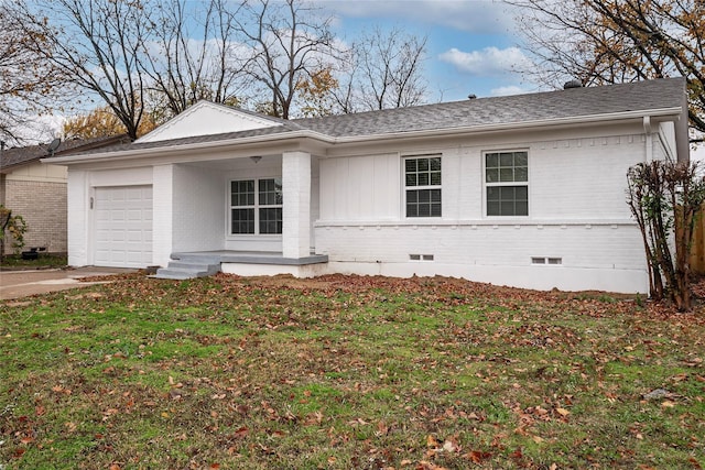 single story home featuring a garage