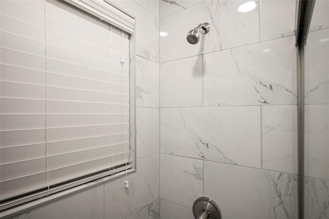 interior details with a tile shower