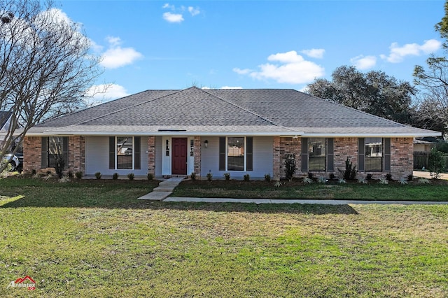 ranch-style house featuring a front lawn