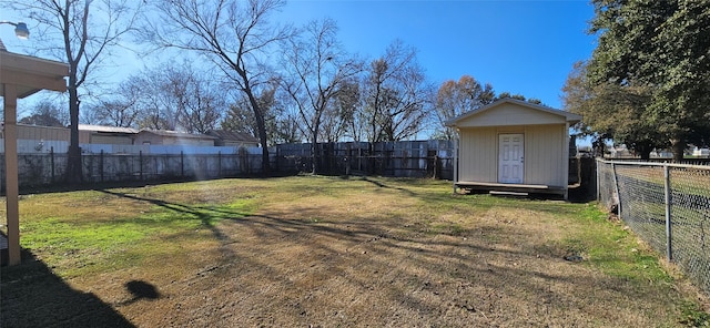 view of yard with a shed