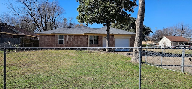 ranch-style house featuring a front yard