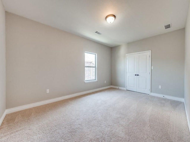 spare room featuring carpet floors