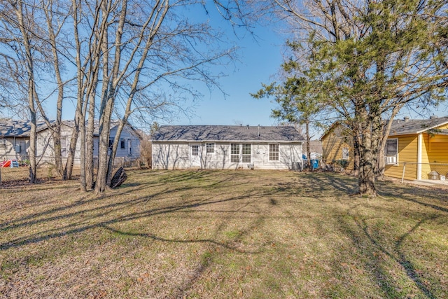 view of front of home with a front lawn