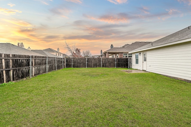 view of yard at dusk