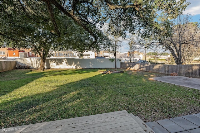 view of yard with a patio