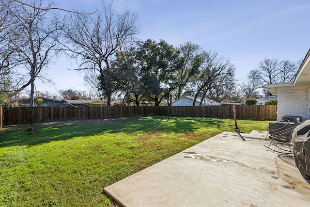 view of yard featuring a patio area