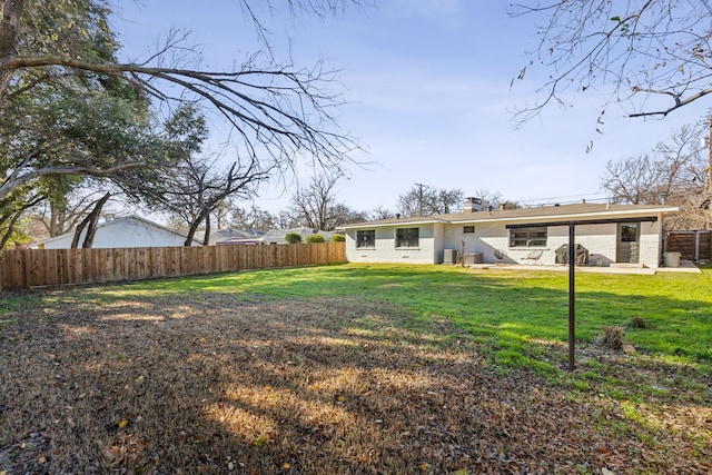 view of yard featuring a patio