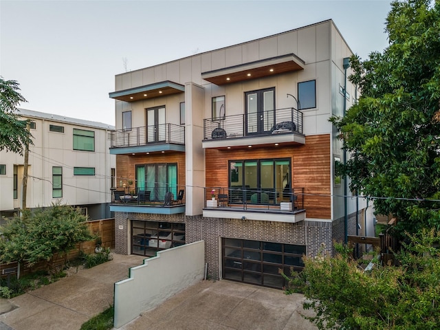 view of front of home featuring a garage