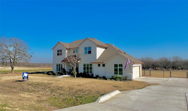 view of front facade with a front lawn