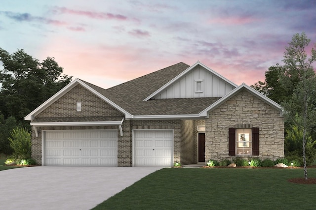 view of front of home featuring a lawn and a garage