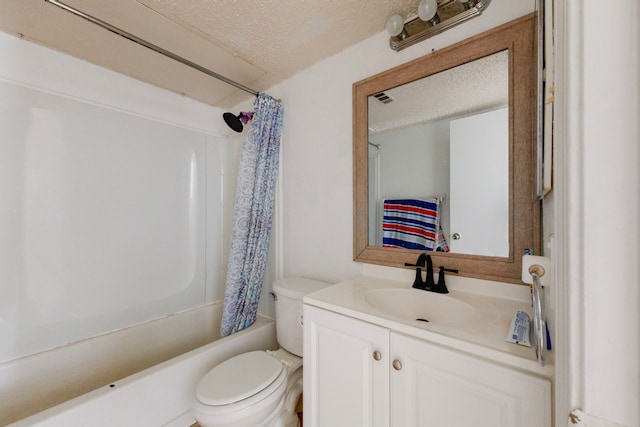 full bathroom featuring vanity, shower / bathtub combination with curtain, a textured ceiling, and toilet