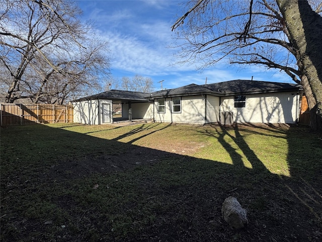 back of house featuring a lawn