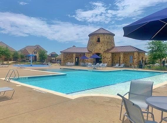 view of swimming pool featuring a patio area and pool water feature