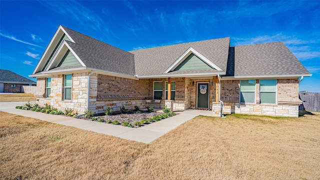 craftsman-style house featuring a front yard and a porch