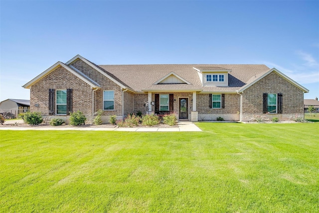 craftsman house featuring a front lawn