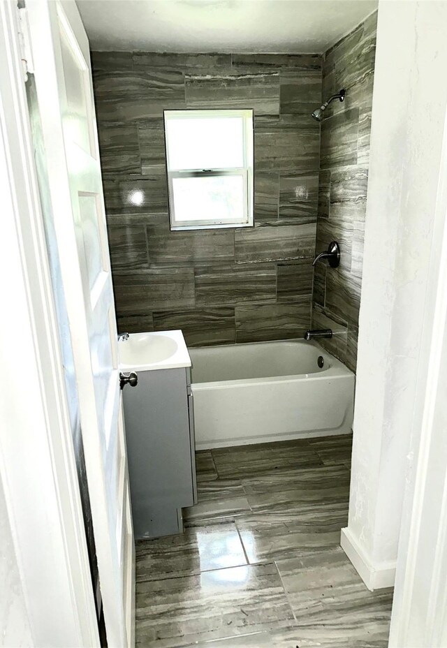 bathroom featuring vanity and tiled shower / bath combo