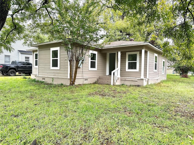 view of front facade featuring a front lawn and crawl space