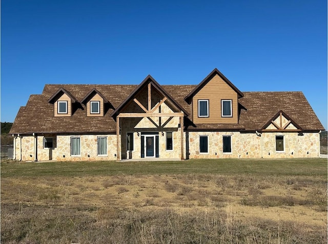 view of front of house featuring a front lawn