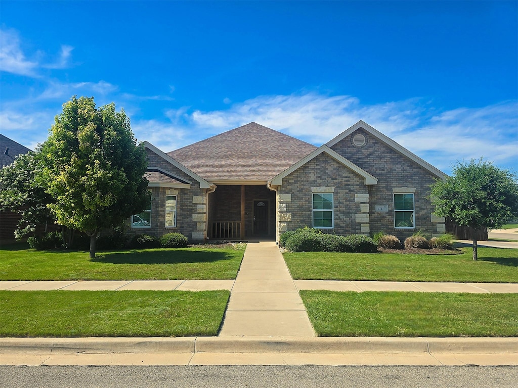 view of front of house with a front yard