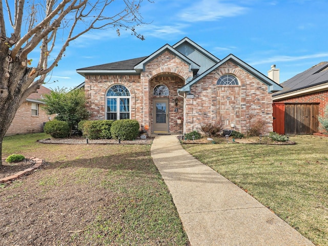 front facade with a front yard