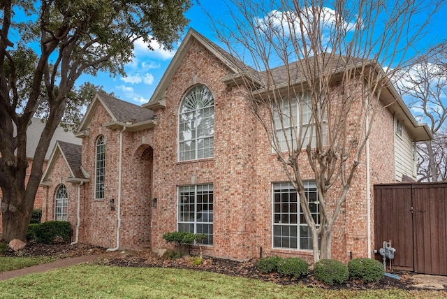 view of front of house with a front yard