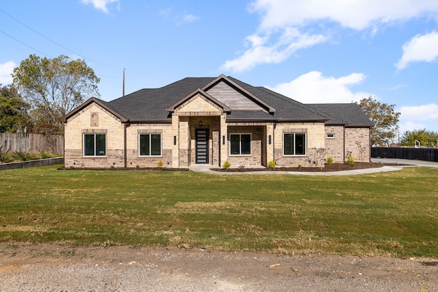 view of front of house featuring a front lawn