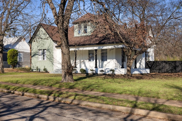 view of front of property featuring a porch and a front lawn