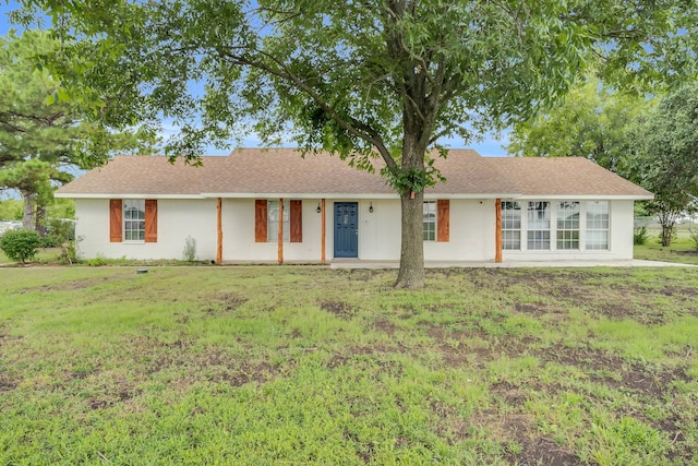 view of front of home with a front lawn